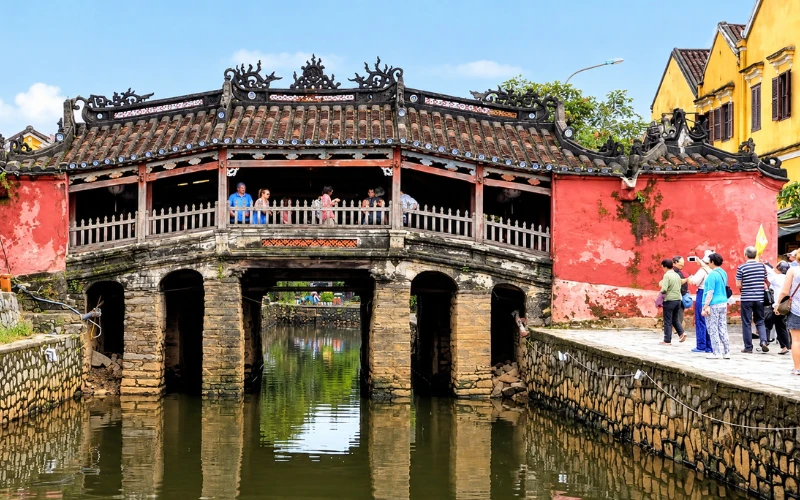 brigde hoi an